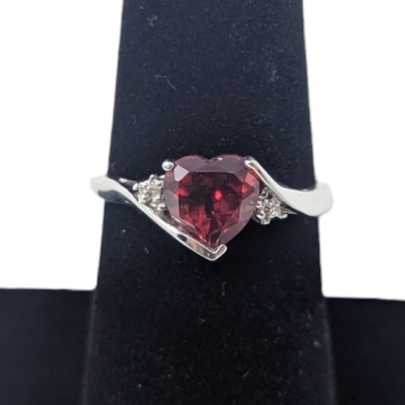 10kt Solid White Gold Heart Shaped Gemstone Garnet Diamond Accent Ring Size 6.5